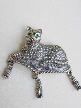 Vintage Avon Cat Brooch Cat With Green Eyes On Pillow With Tassels